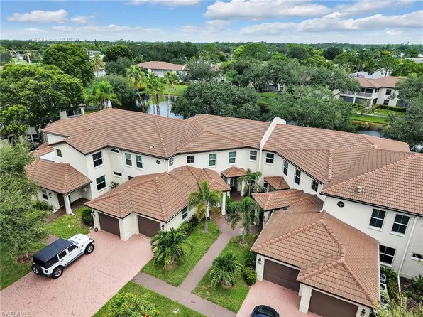 1100 Diamond CIR #1104, NAPLES, FL 34110