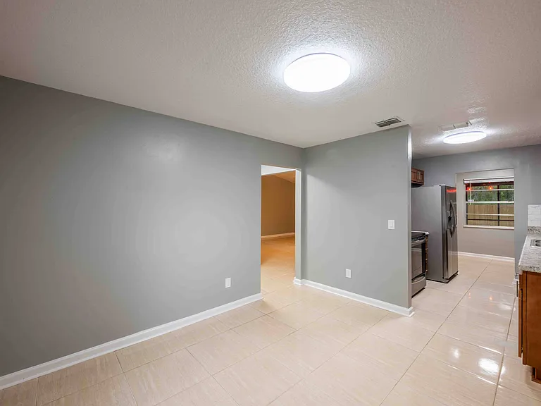 1623 Twin Oak Dr E — Photo 13