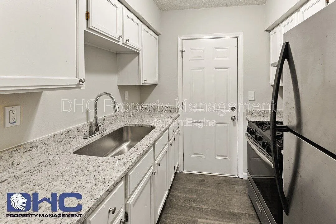 2 bed, 1.0 bath, 676 sqft, $1,175 — Photo 3