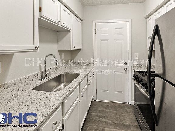 3rd image of 171 Lawton St SW Unit A