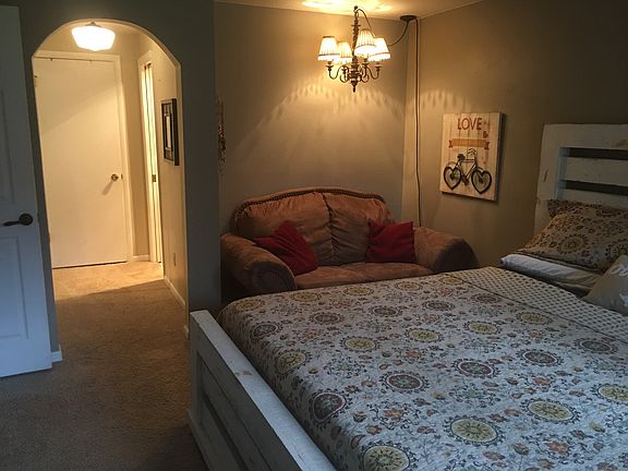 4th image of 703 Parkview Way