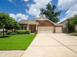 123 Meadow Ridge Way, Clute, TX 77531