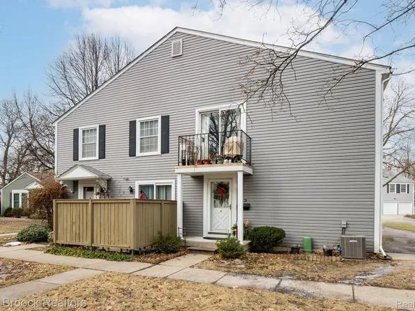 2664 Fenwick Ct, Ann Arbor, MI 48104