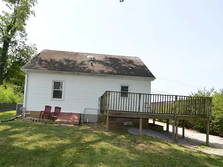 1460 Greendale Rd — Photo 7