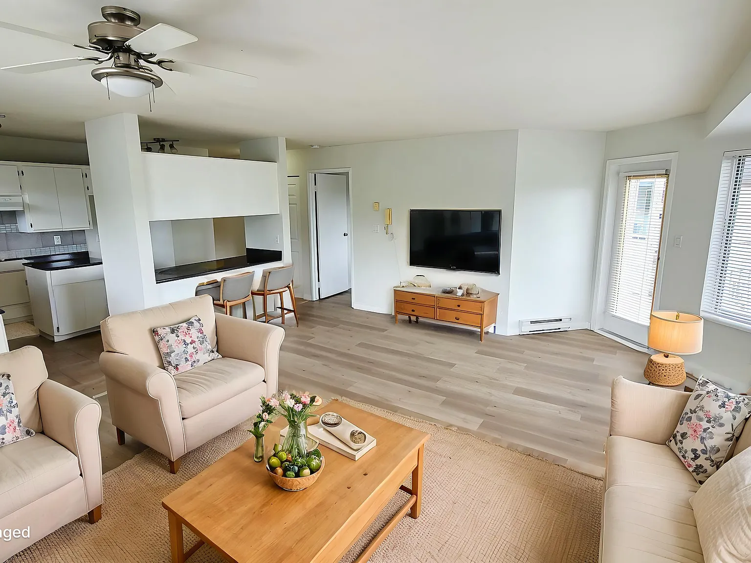 Bridgeport Manor — Photo 4