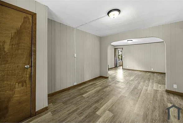 3 bed, $2,300 — Photo 2