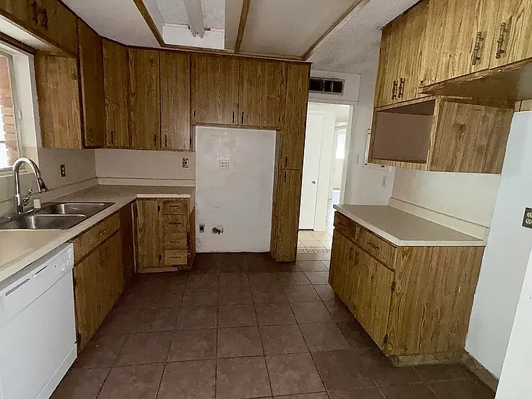 9406 Montgomery Dr — Photo 8