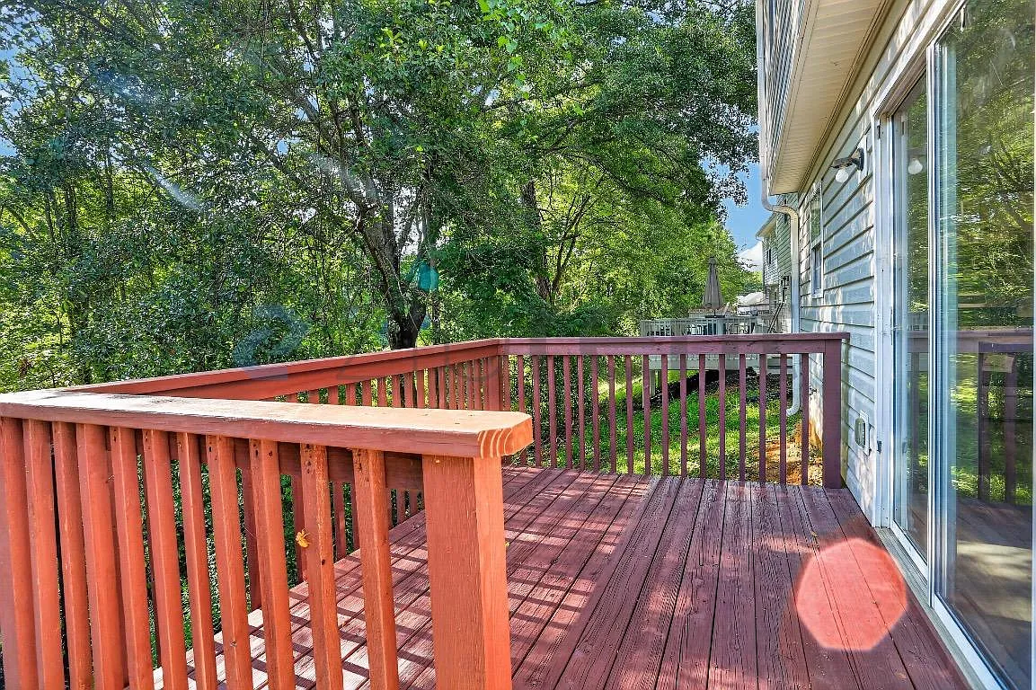 3 bed, 2.5 bath, 1595 sqft, $1,890 — Photo 3