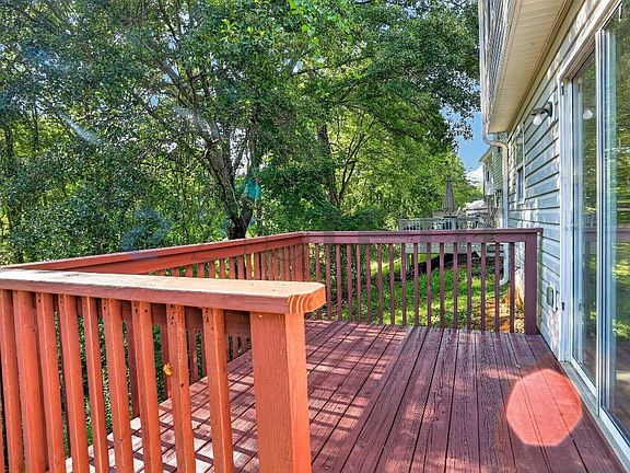 3rd image of 940 Melrose Park Pl