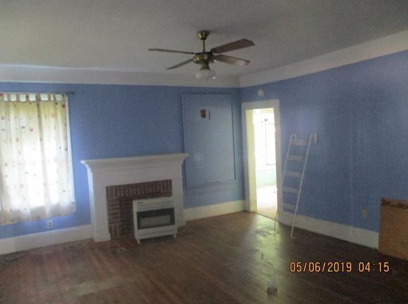 2nd image of 225 S Wells St
