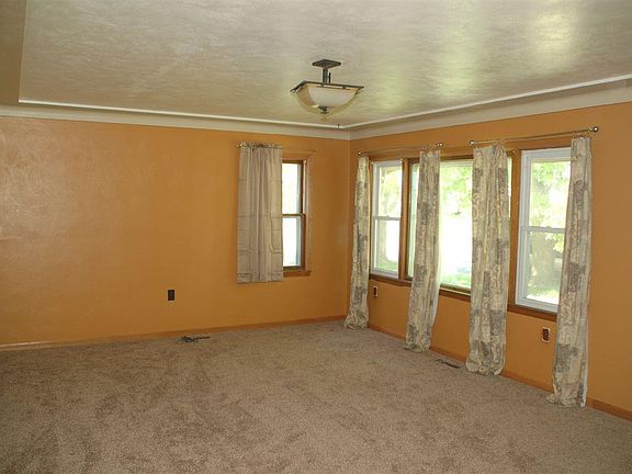 4th image of 709 2nd Ave NE