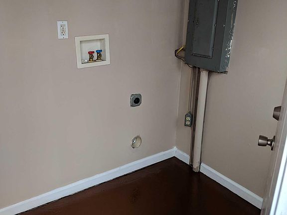 2nd image of 1206 Lynn St