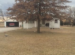 1001 E Hoch, Moundridge, KS 67107