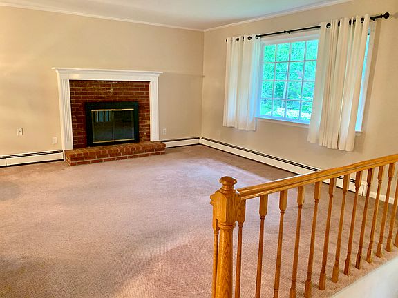 3rd image of 6 Evergreen Ct