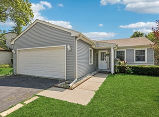 717 N Lakeside Dr, Vernon Hills, IL
