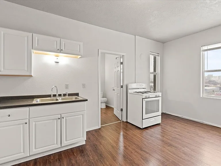 1221 N Monroe St — Photo 21