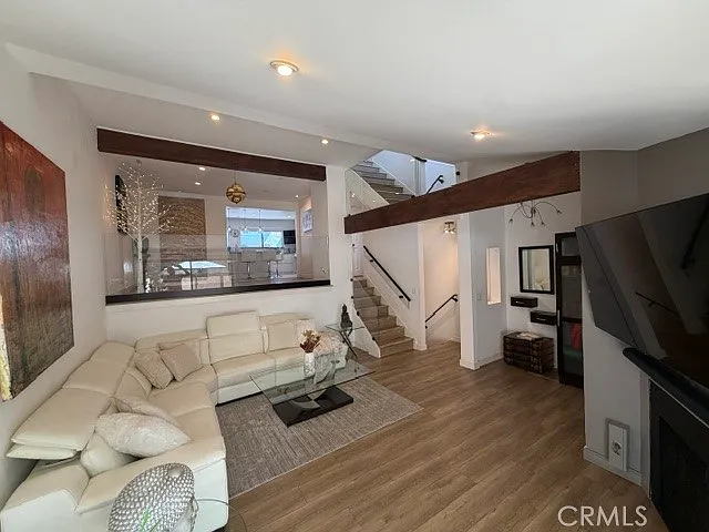 2 bed, 1354 sqft, $4,050 — Photo 4