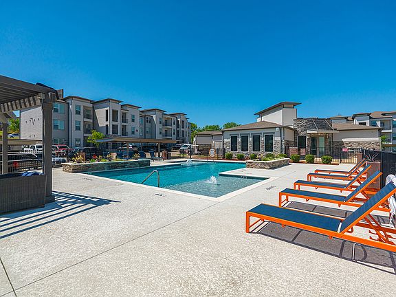 Riverside Villas- Swimming Pool Area