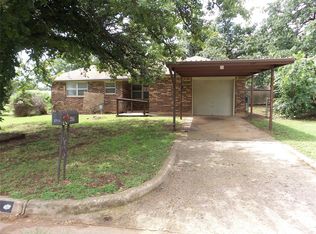 2916 Hickory Ln, Edmond, OK 73034