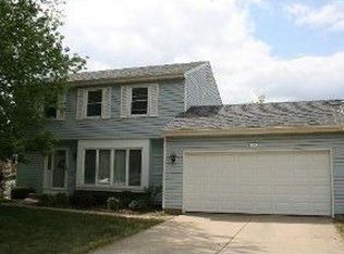 2238 Kensington Dr, Schaumburg, IL 60194