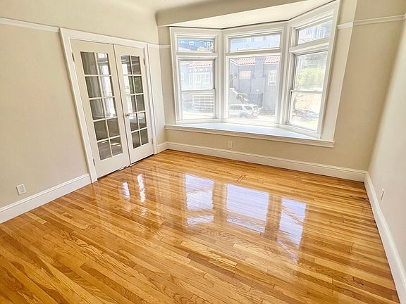 3rd image of 950 Bay St APT 3