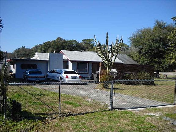 5th image of 2436 N Magnolia Ave