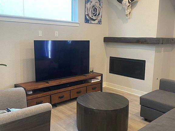 2nd image of 1625 N King St #4
