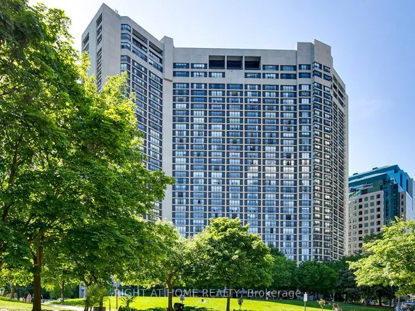 33 Harbour Sq #2019, Toronto, ON M5J 2G2