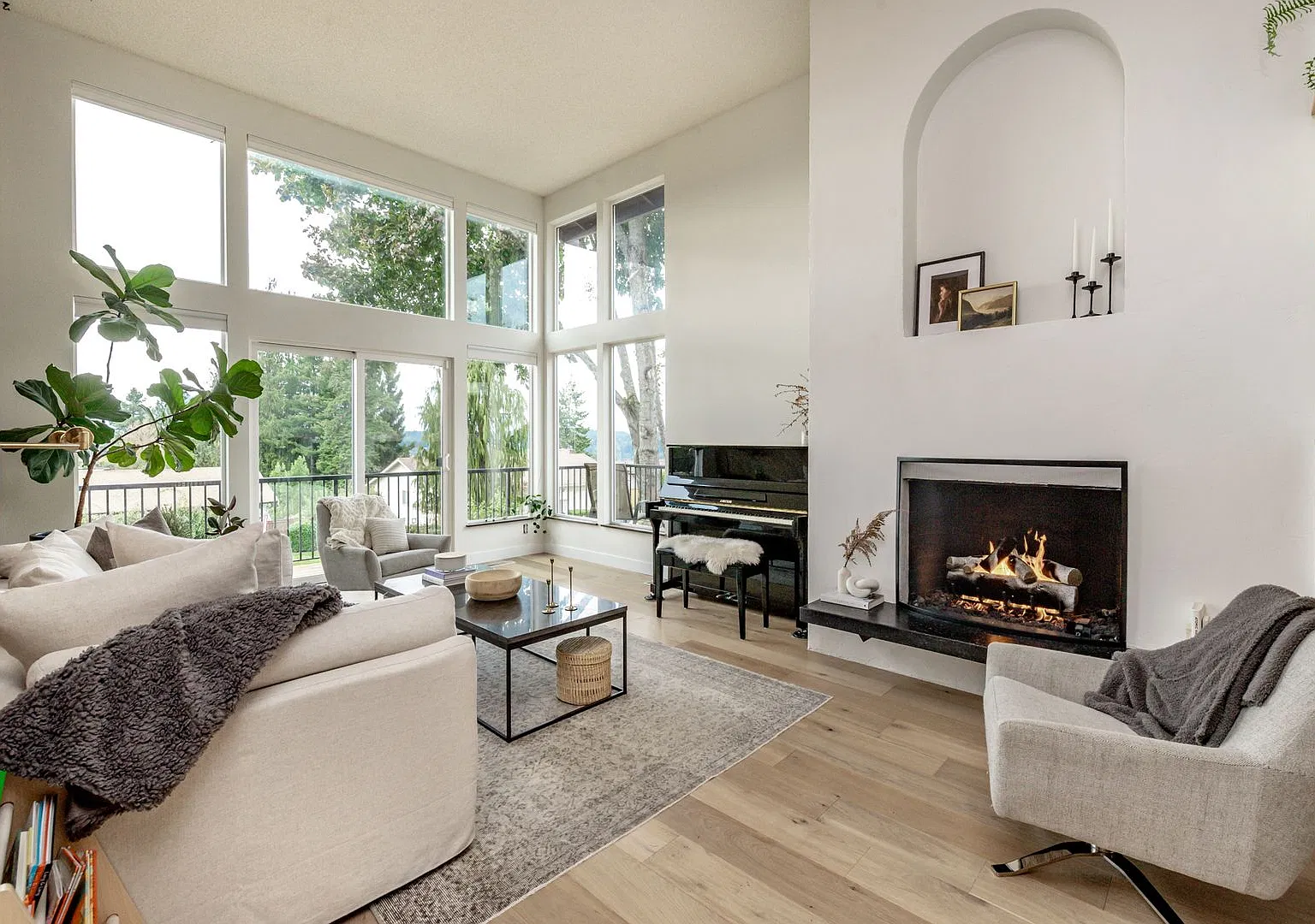 Stunning North Tacoma Home — Photo 3
