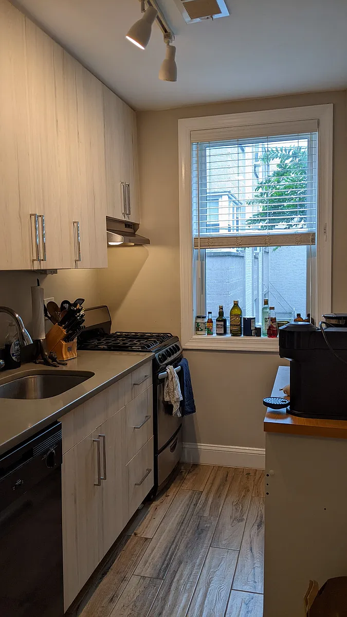 Building Photo - 4016 Calvert St NW #2