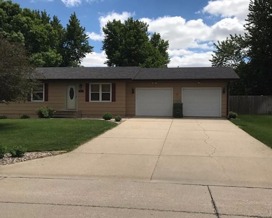 1st image of 924 Woodcrest Ct