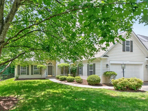 970 Charter Oaks Dr, Charlottesville, VA 22901