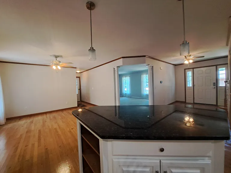 11 Roberts Rd — Photo 8