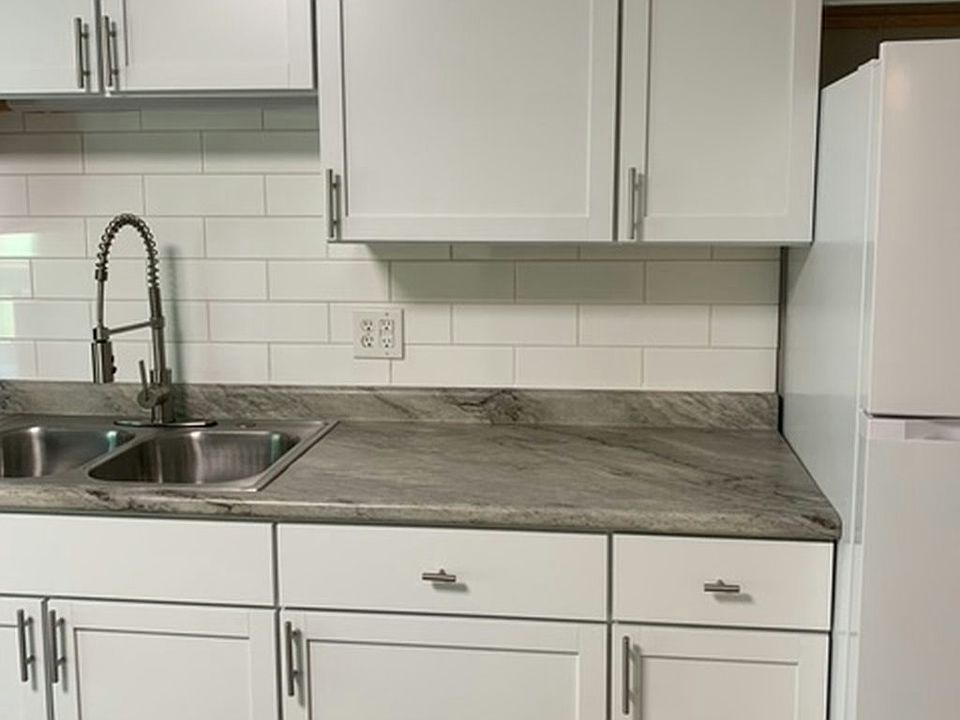 2nd image of 2207 Lexington Dr APT 1