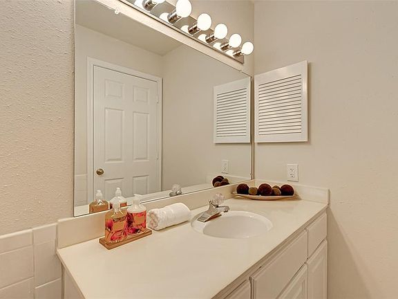 4th image of 2400 N Braeswood Blvd APT 136