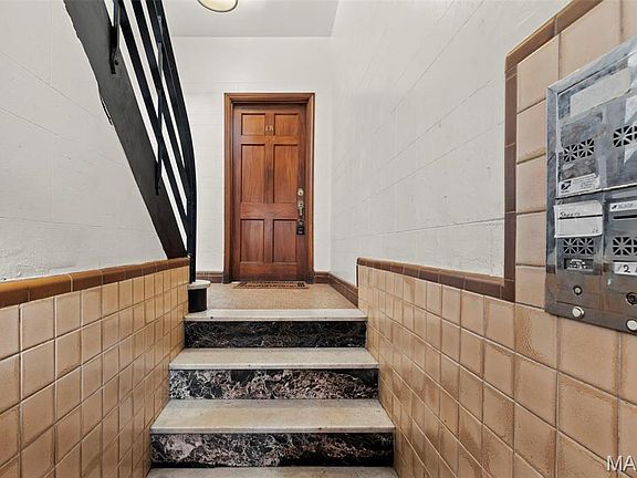 5th image of 703 Westwood Dr APT 1B