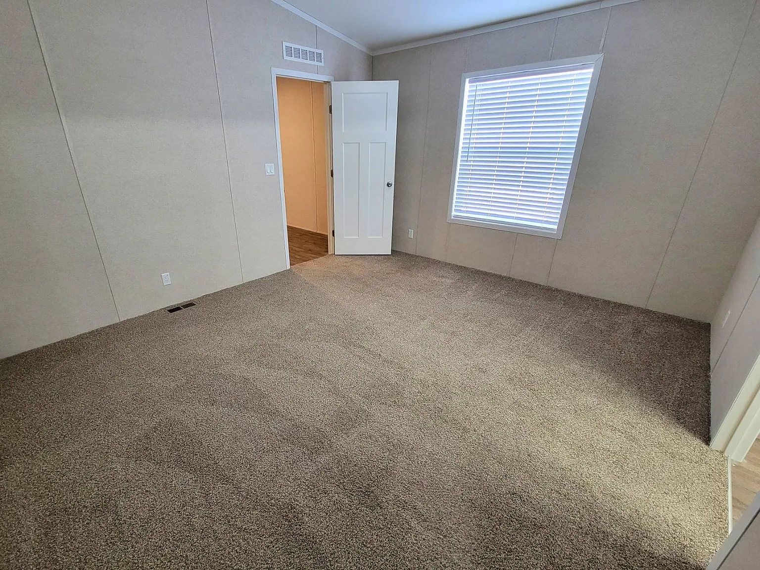 3 bed, 2.0 bath, 1120 sqft, $995 — Photo 3