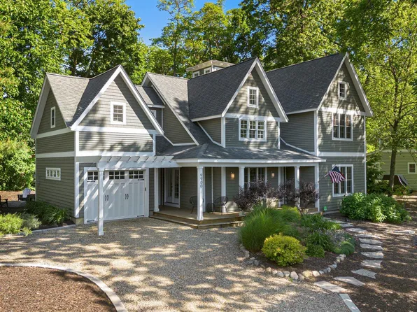 9900 Cottage Ln, Union Pier, MI 49129