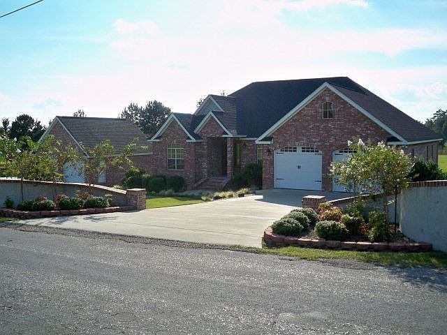 1st image of 10 Saint Amber Dr