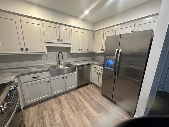 5th image of 221 Woodburn Club Ln