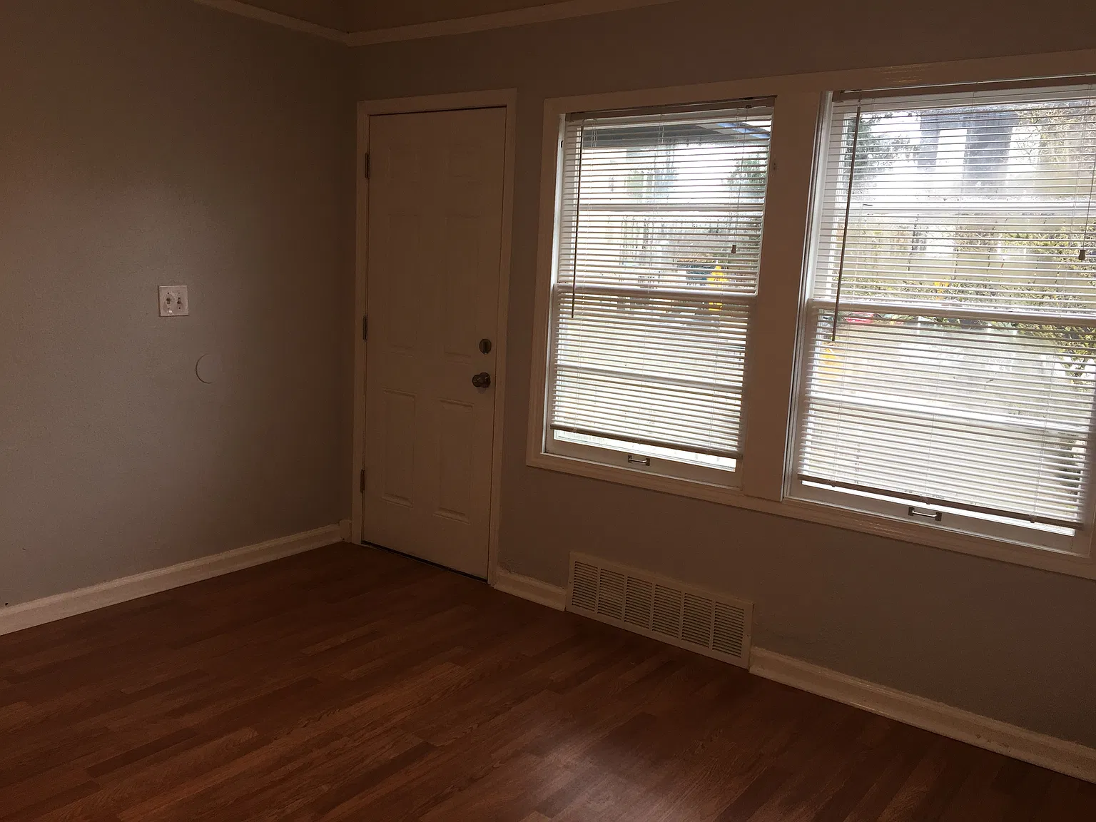 Studio, 400 sqft, $1,175 — Photo 3