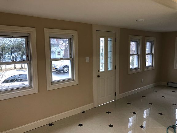 4th image of 425 Pine Pl