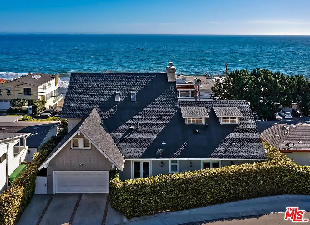 3 bed, 3.5 bath, 4000 sqft, $40,000 — Photo 1