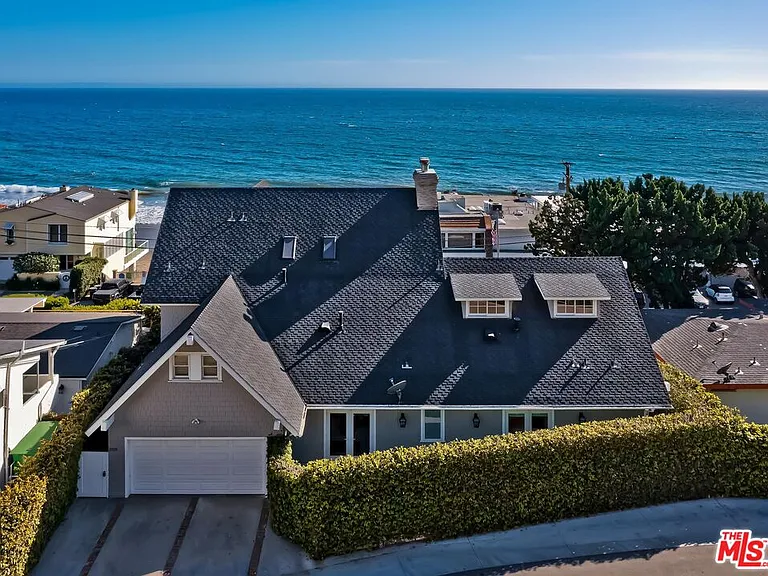 25129 Malibu Rd — Photo 1