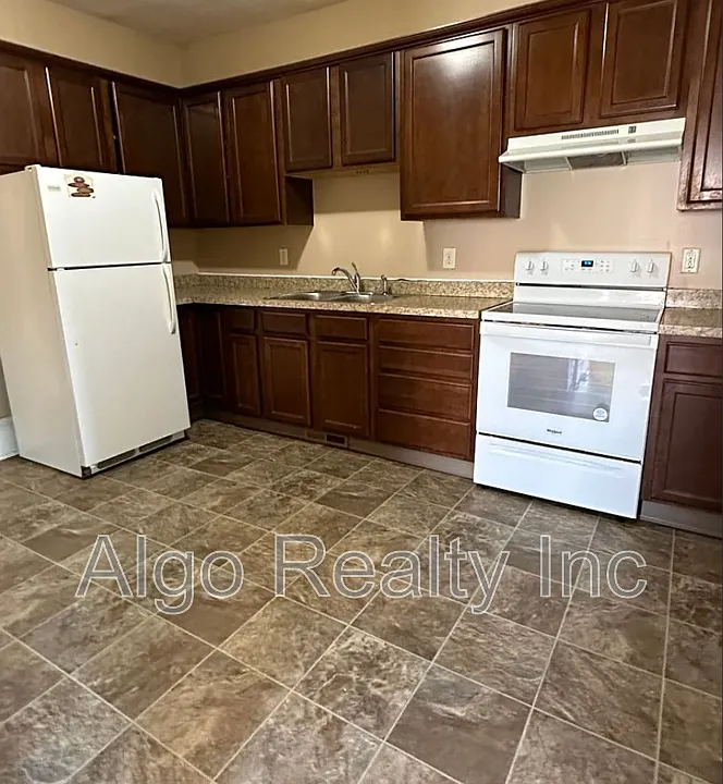 3200 Bloomington Ave #2