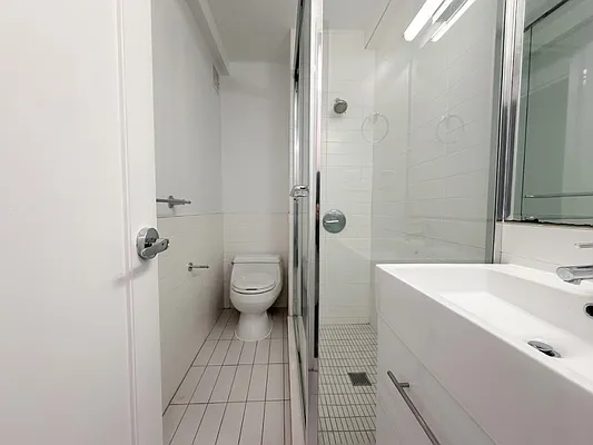 Bathroom, photo 1