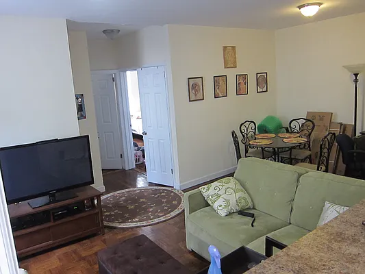 Rented by Realty 2000 Corp | media 9