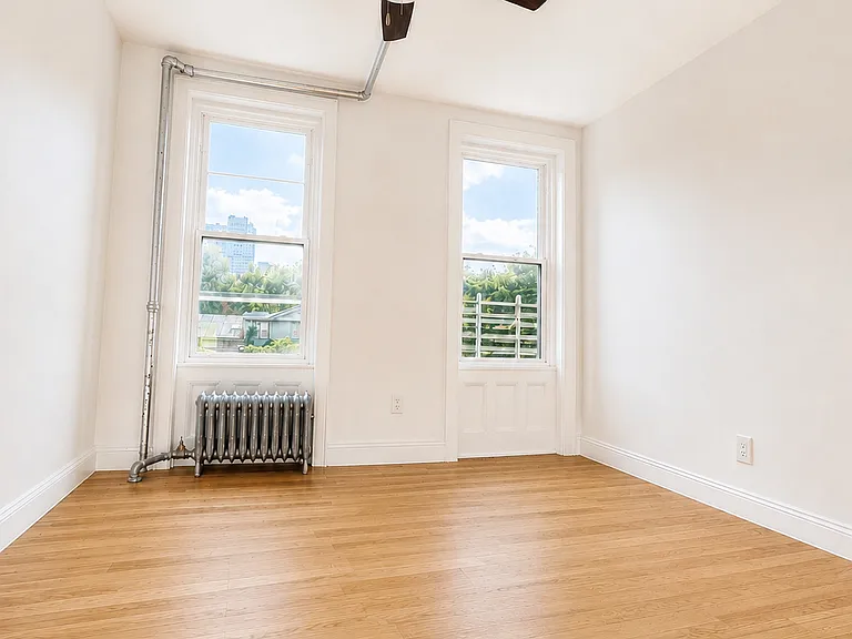 444 Grand Ave #3 — Photo 4