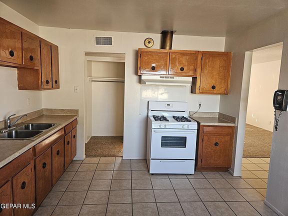5th image of 517 De Soto Ave