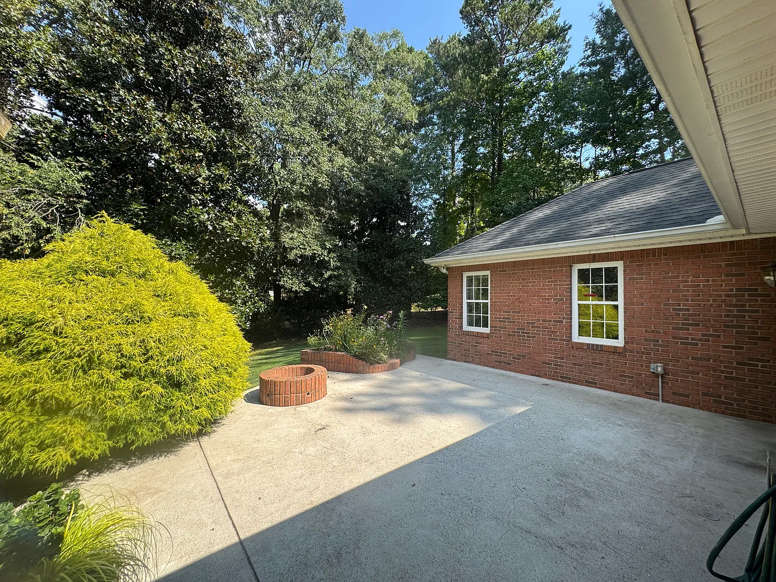 3 bed, 1400 sqft, $2,500 — Photo 3